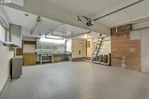 916 NE 111th Ave, Portland, OR 97220 - Photo 17