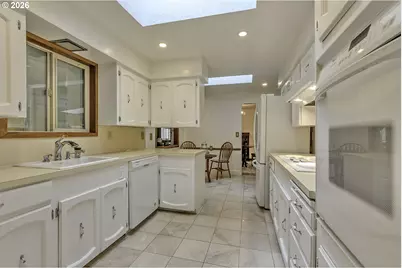 916 NE 111th Ave, Portland, OR 97220 - Photo 13