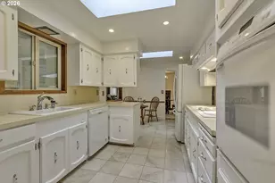 916 NE 111th Ave, Portland, OR 97220 - Photo 13