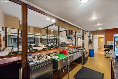 265 Central Ave, Coos Bay, OR 97420 - Photo 17