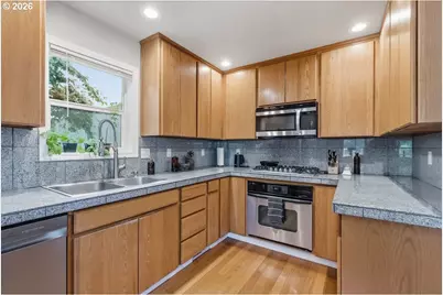 1924 SE Sherrett St, Portland, OR 97202 - Photo 5