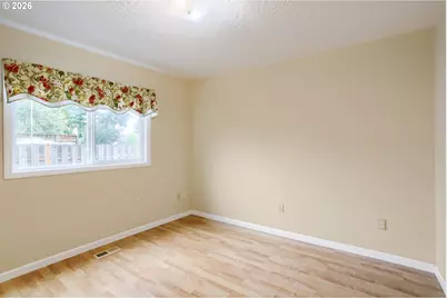 826 NE Hood St, Hillsboro, OR 97124 - Photo 17