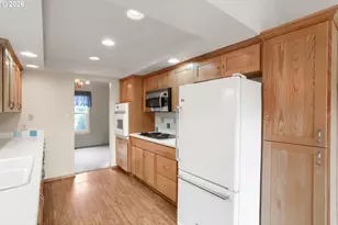 826 NE Hood St, Hillsboro, OR 97124 - Photo 9