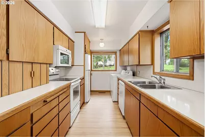 3503 Ehrck Hill Dr, Hood River, OR 97031 - Photo 7