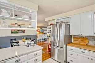 915 Madison St, Silverton, OR 97381 - Photo 17