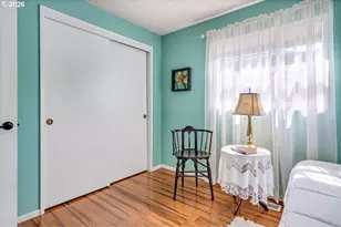 915 Madison St, Silverton, OR 97381 - Photo 27