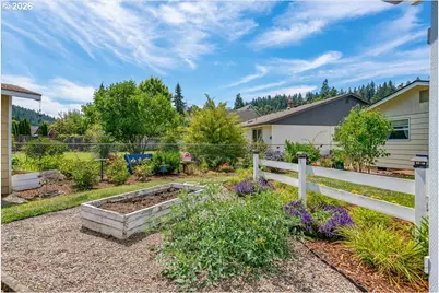 915 Madison St, Silverton, OR 97381 - Photo 45