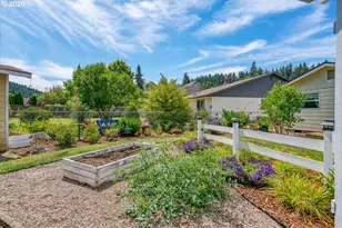 915 Madison St, Silverton, OR 97381 - Photo 45