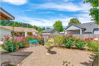 915 Madison St, Silverton, OR 97381 - Photo 43