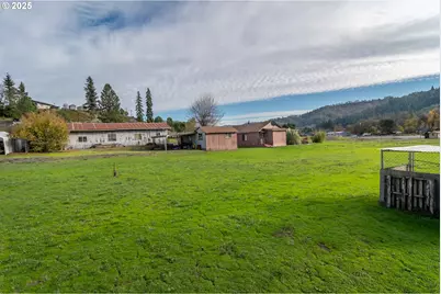 168 Breezy Ln, Roseburg, OR 97470 - Photo 7