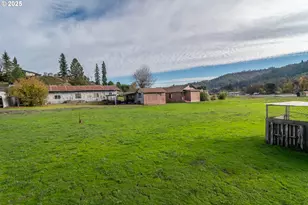 168 Breezy Ln, Roseburg, OR 97470 - Photo 7