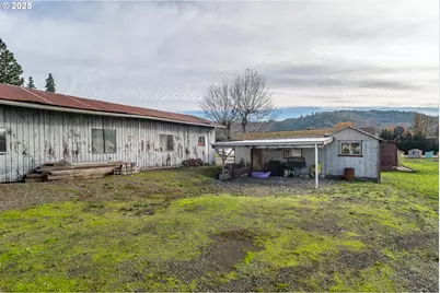 168 Breezy Ln, Roseburg, OR 97470 - Photo 11