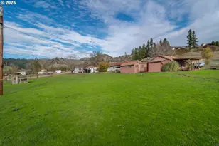 168 Breezy Ln, Roseburg, OR 97470 - Photo 5