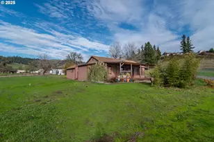 168 Breezy Ln, Roseburg, OR 97470 - Photo 3