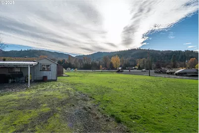 168 Breezy Ln, Roseburg, OR 97470 - Photo 11