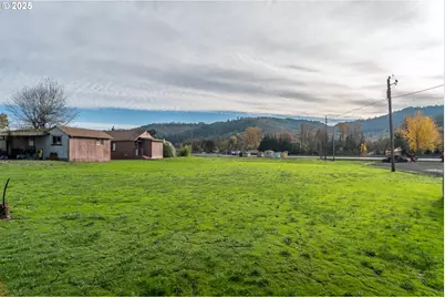 168 Breezy Ln, Roseburg, OR 97470 - Photo 9