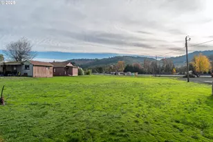 168 Breezy Ln, Roseburg, OR 97470 - Photo 9