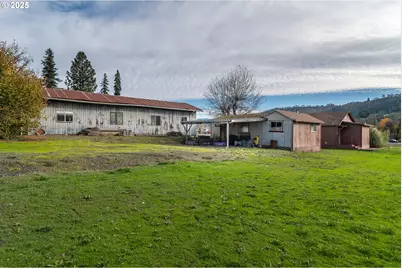 168 Breezy Ln, Roseburg, OR 97470 - Photo 9