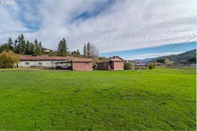 168 Breezy Ln, Roseburg, OR 97470 - Photo 7