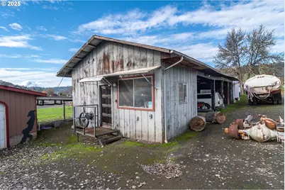 168 Breezy Ln, Roseburg, OR 97470 - Photo 13