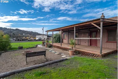 168 Breezy Ln, Roseburg, OR 97470 - Photo 17