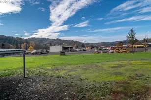 168 Breezy Ln, Roseburg, OR 97470 - Photo 13