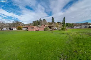 168 Breezy Ln, Roseburg, OR 97470 - Photo 5