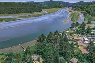 1050 SE Shady Cove Ln, Waldport, OR 97394 - Photo 3