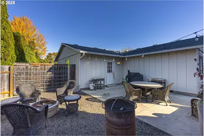 277 E 13th St, Lafayette, OR 97127 - Photo 25