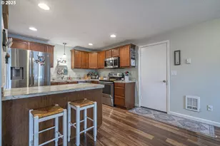 277 E 13th St, Lafayette, OR 97127 - Photo 9