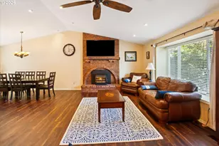 39340 Glover Ct, Sandy, OR 97055 - Photo 9