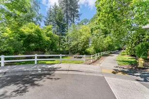 8914 SW Taylors Ferry Rd, Portland, OR 97223 - Photo 45