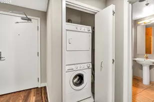 922 NW 11th Ave, Portland, OR 97209 - Photo 15