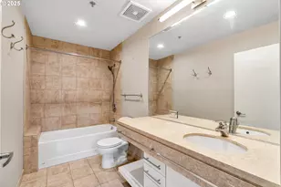 922 NW 11th Ave, Portland, OR 97209 - Photo 29