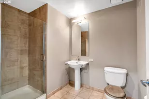 922 NW 11th Ave, Portland, OR 97209 - Photo 13