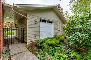 410 Dartmoor Dr, Eugene, OR 97401 - Photo 33