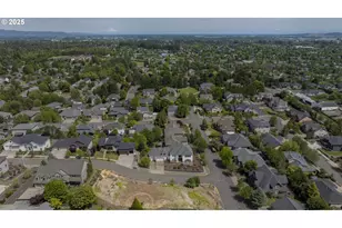 2683 NW Mt Hood, McMinnville, OR 97128 - Photo 9