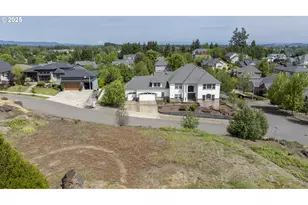 2683 NW Mt Hood, McMinnville, OR 97128 - Photo 11