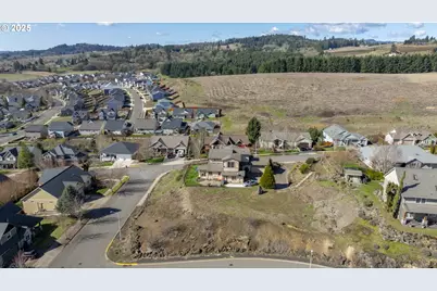 2683 NW Mt Hood, McMinnville, OR 97128 - Photo 17