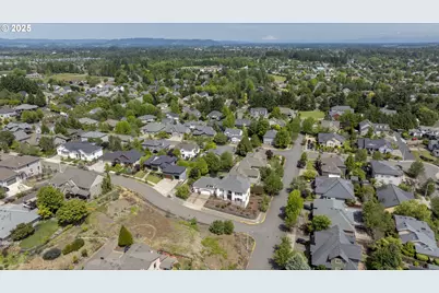 2683 NW Mt Hood, McMinnville, OR 97128 - Photo 13