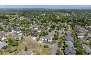 2683 NW Mt Hood, McMinnville, OR 97128 - Photo 13