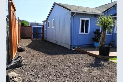 782 Laurel Ave, Reedsport, OR 97467 - Photo 3