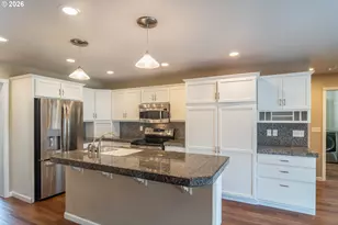 1044 NW Kring St, Roseburg, OR 97471 - Photo 7