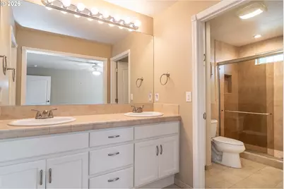 1044 NW Kring St, Roseburg, OR 97471 - Photo 17