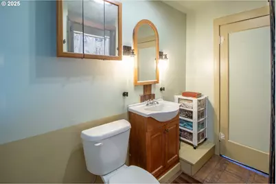 655 6th St, Myrtle Point, OR 97458 - Photo 11