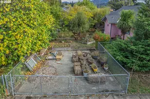 655 6th St, Myrtle Point, OR 97458 - Photo 23