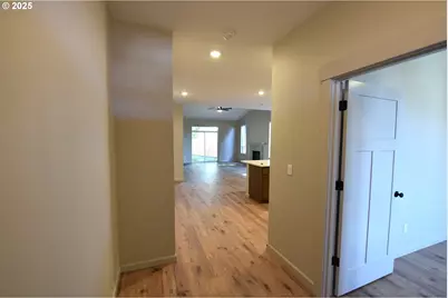 871 Oakleaf Way, Silverton, OR 97381 - Photo 9