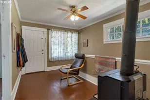 880 NE Thompson Ave, Salem, OR 97301 - Photo 17