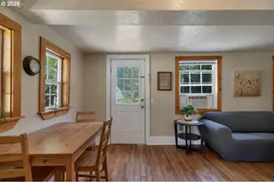 880 NE Thompson Ave, Salem, OR 97301 - Photo 29