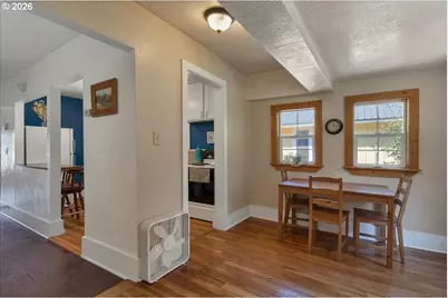 880 NE Thompson Ave, Salem, OR 97301 - Photo 31